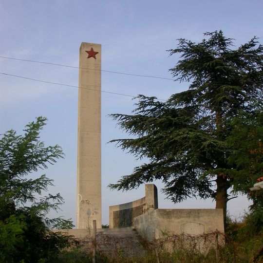 Споменик и спомен костурница у Ритопеку