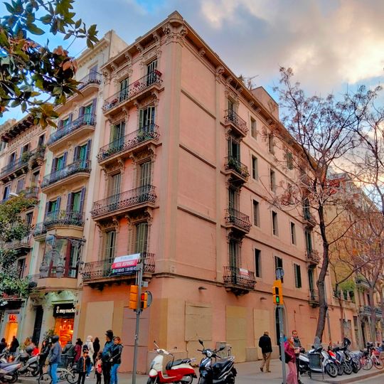 Building in carrer Gran de Gràcia, 133