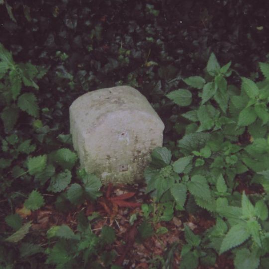 Milestone, School Hill, S of jct with Church Road