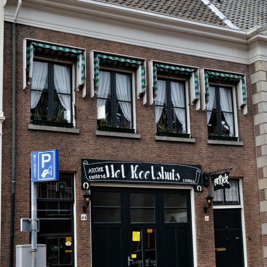 Pand met rechte kroonlijst