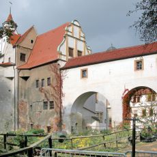 Sachgesamtheit Schloss Forder- und Hinterglauchau, mit folgenden Einzeldenkmalen: Schlossanlage, Schlossgarten (Gartendenkmal), Schlossbrücke im Park und Kelleranlagen (siehe auch Einzeldenkmalliste - Obj. 09241493), sowie dem Schlossberg als Sachge