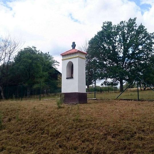 Kaplička jihozápadně od Odlochovic