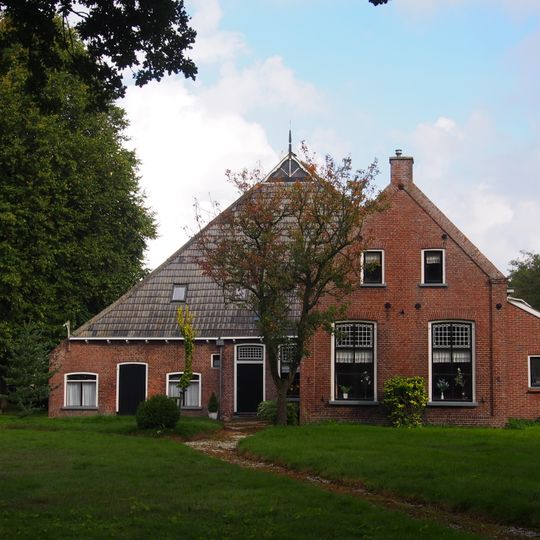 Kop-hals-rompboerderij in ambachtelijk-traditionele stijl