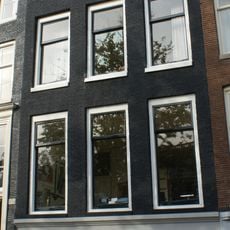 Pand met gevel onder rechte lijst