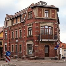 Mietshaus in offener Bebauung und Ecklage Bismarckstraße 22