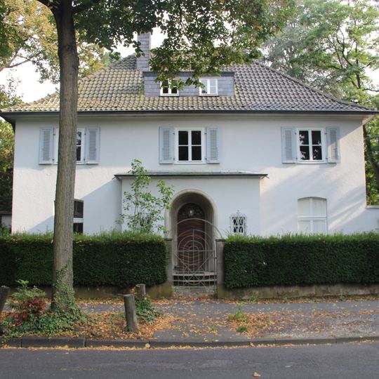 Friedrich-Wilhelm-Straße 8