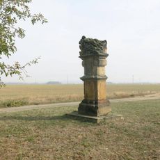 Socha svatého Františka za školkou v Droužkovicích