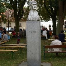 Památník Josefa Uhra v Lomnici