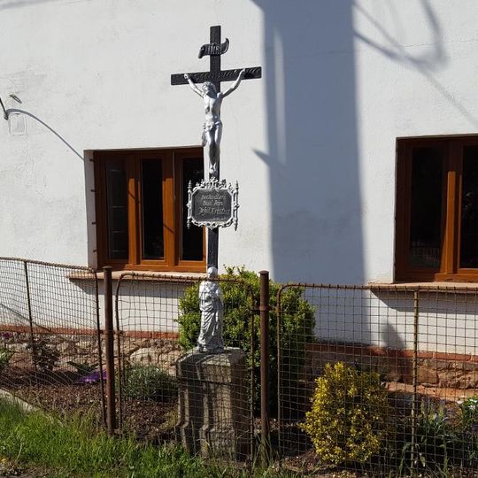 Kříž v Osovci u hlavní silnice