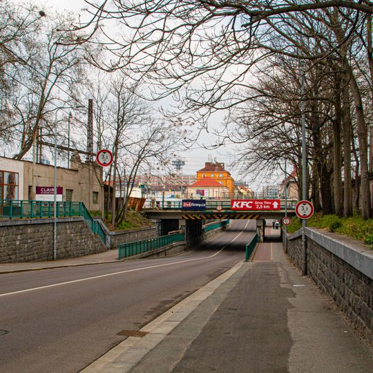 Železniční most přes ulici Jana Palacha v Pardubicích
