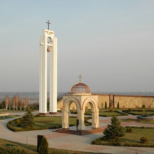Capul de pod Șerpeni Memorial Complex