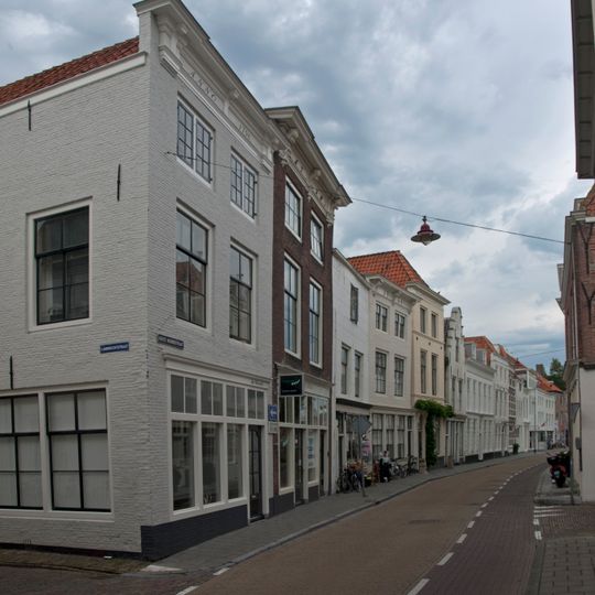 Huis met rechte gevel