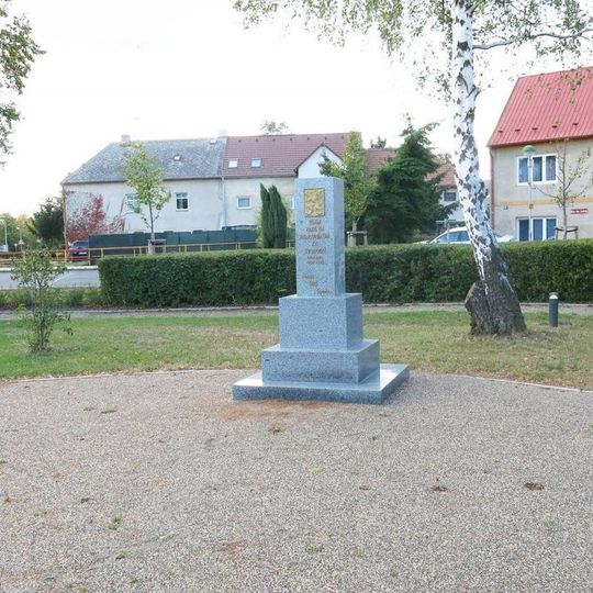 Pomník padlým na náměstí Generála Svobody ve Spořicích