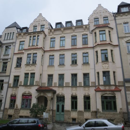 Mietshaus in geschlossener Bebauung mit Vorgarten Barbarossastraße 60