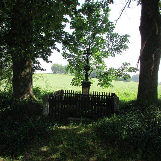 Kříž západně od Bukové