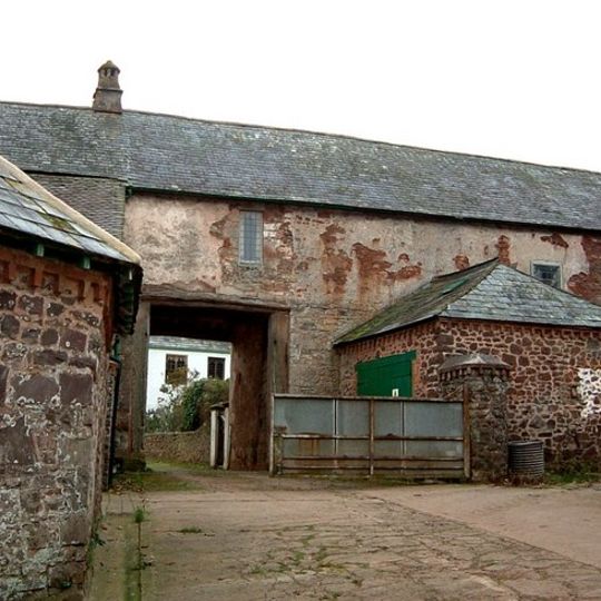 Linhay, barn and farm buildings adjoining on north-east side of foldyard at Bratton Court