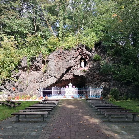 Grota lourdzka na Kalwarii Panewnickiej w Katowicach