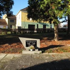 Pomník padlým ve Strýčkovicích