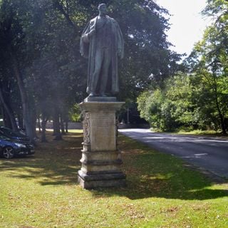 Statue at North End of Wilton House Approach