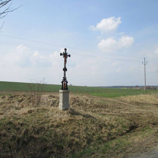 Kříž u Třebějic u silnice na Dírnou