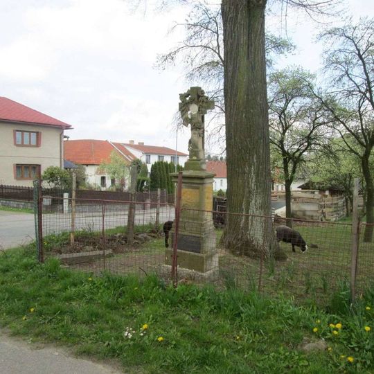 Kříž v Libkově Vodě v zahradě