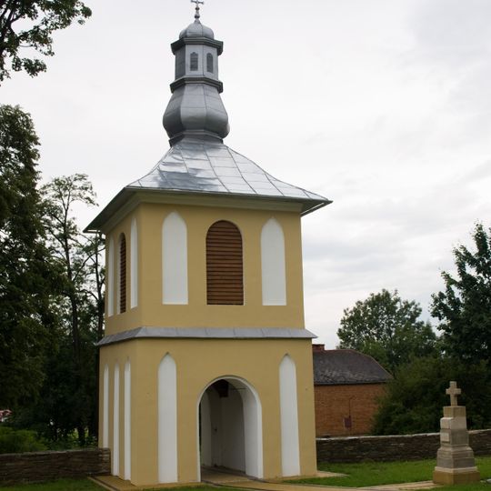 Dzwonnica-brama w Odrzechowej