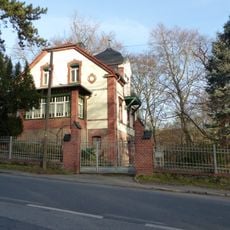 Wohnhaus mit Einfriedung Dresdner Straße 8