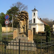 Pomník padlým v 1. světové válce na návsi v Nedomicích