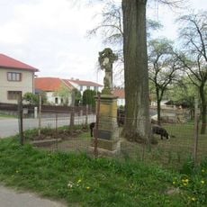 Kříž v Libkově Vodě v zahradě