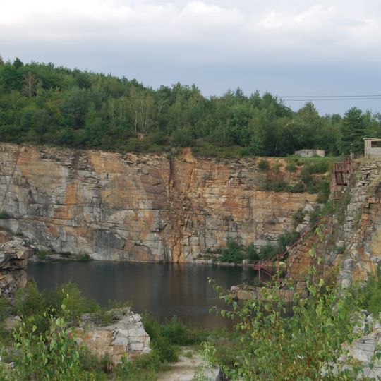 Wyrobisko granitu w kamieniołomie