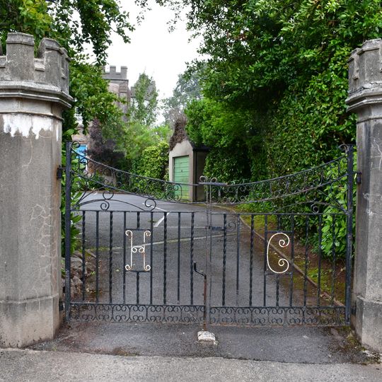 Gate Piers To South Of Abbey School