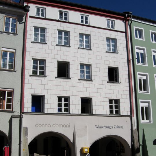 Wohn- und Geschäftshaus