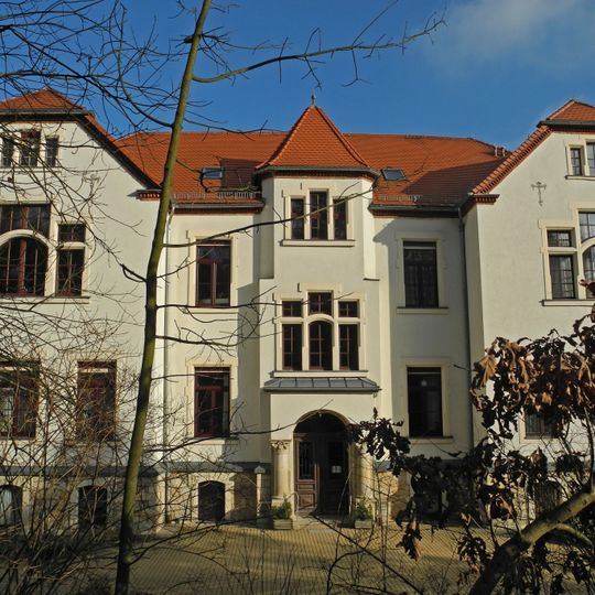 Dreiflügelbau, heute Altenpflegeheim Bergstraße 137