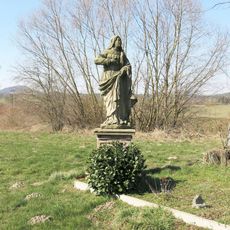 Socha Panny Marie naproti kostelu ve Velkém Valtinově