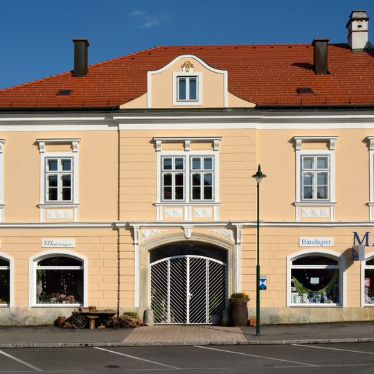 Wohn- und Geschäftshaus