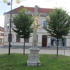 Kříž na Husově náměstí v Žirovnici