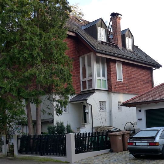 Heinrich-Vogl-Straße 1