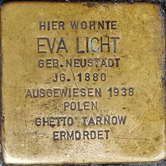 Stolperstein en memoria de Eva Licht geb. Neustadt