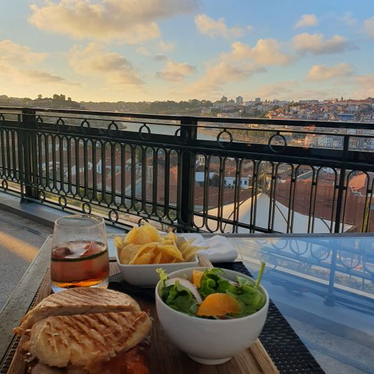 Dick’s Bar & Bistro