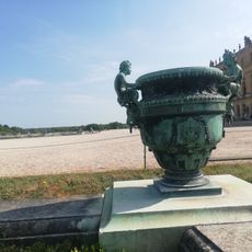 Vase aux satyres sur têtes de boucs