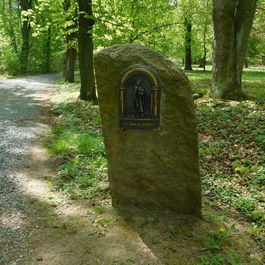 Reliéf svaté Hedviky na Cestě českých svatých u Petrohradu