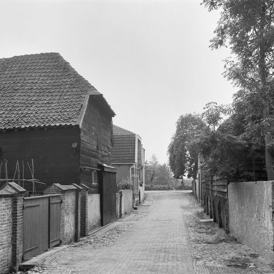 Bergstraat 12, Buren