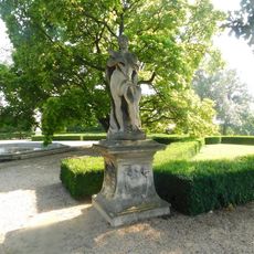 Socha Omfaé v zámeckém parku ve Slavkově