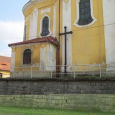 Kříž u kostela v Kozolupech