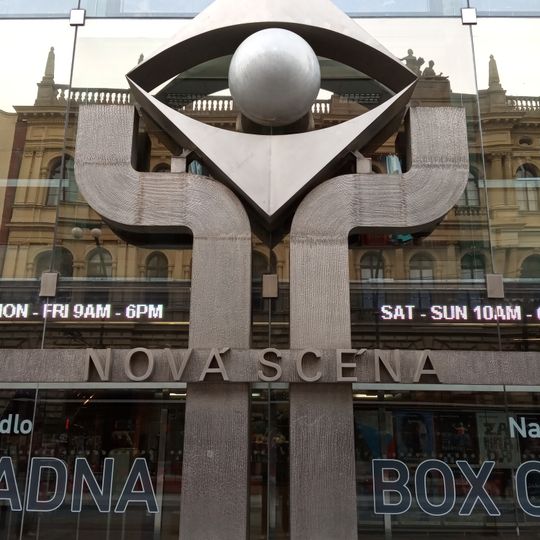 Emblém Nové scény Národního divadla v Praze