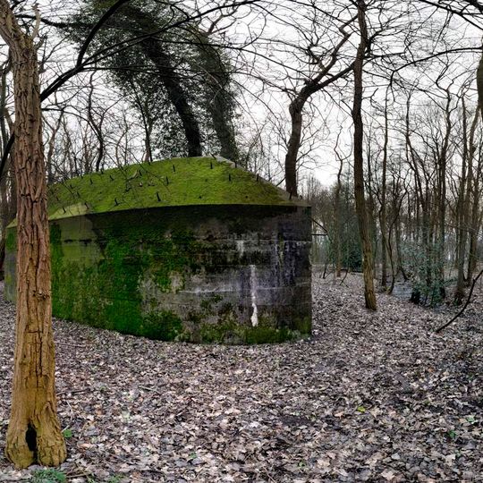 Betonnen werken Muiderberg te Muiderberg: Groepsschuilplaats type P