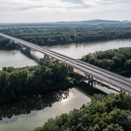 D4 motorway bridge over Danube