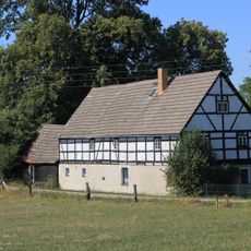 Wohnstallhaus und zwei Seitengebäude in Reihe eines Bauernhofes Lissahora 2