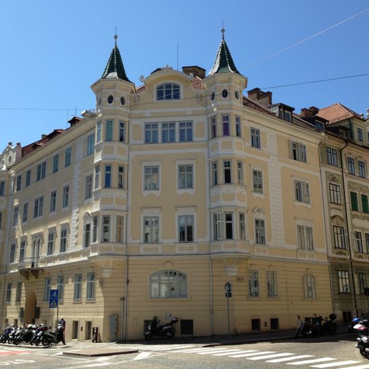 Sparkassenstraße 18