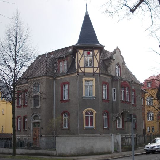 Villenartiges Wohnhaus Weinauallee 8